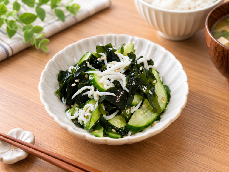 今夜の副菜♪しらすとわかめの旨だし和え