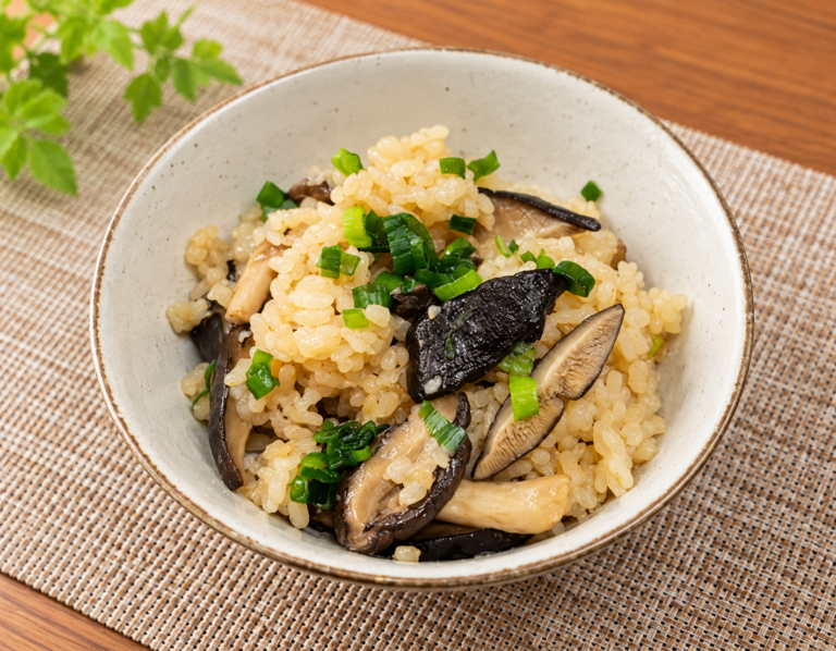 今日の晩御飯♪椎茸としめじの炊き込みご飯