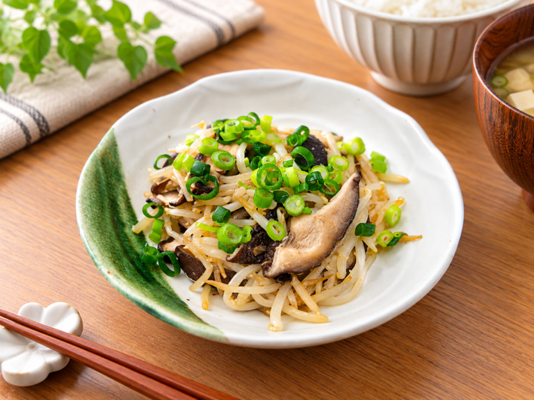 副菜♪椎茸ともやしの旨だしバター炒め